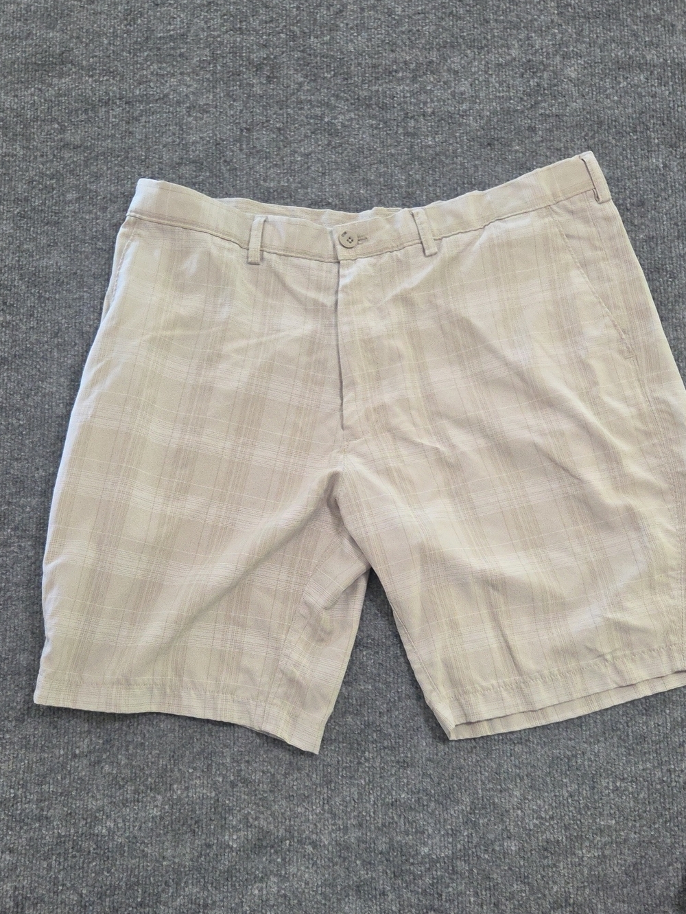 Men's Flat-Front Plaid Shorts in Light Beige